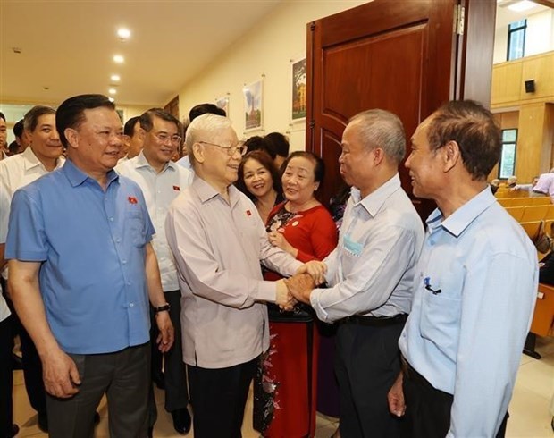 Генеральный секретарь ЦК КПВ Нгуен Фу Чонг встречается с избирателями в Ханое. Фото: ВИА