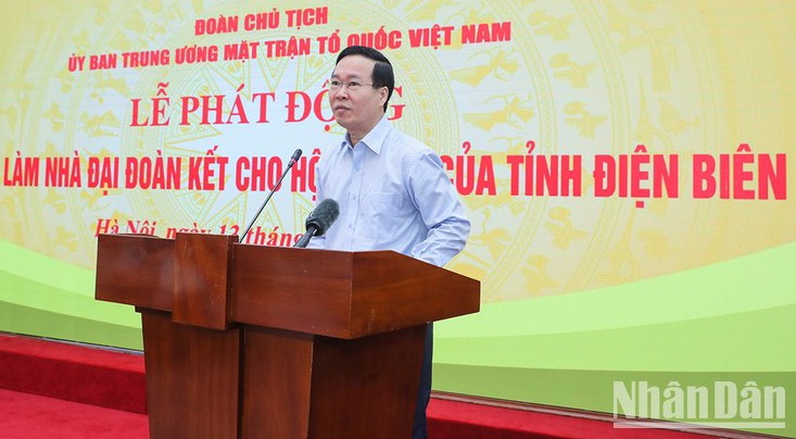 Президент Во Ван Тхыонг выступает на церемонии. 