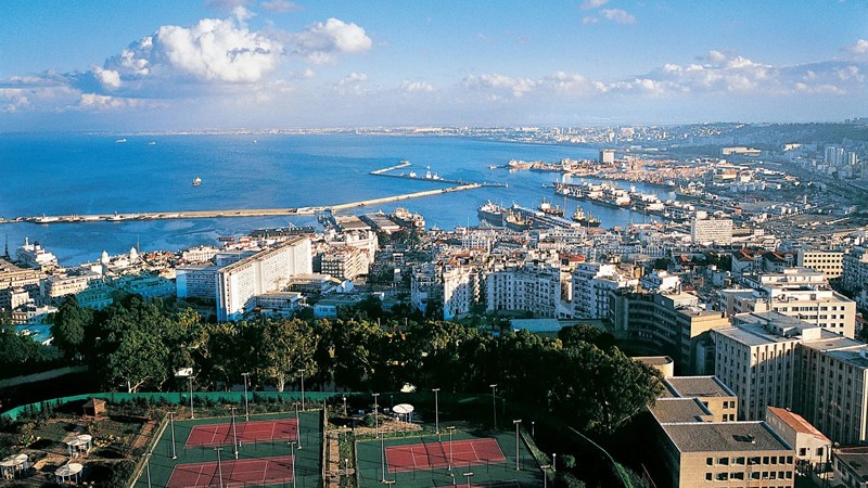 Вид на часть столицы Алжира. Фото: britannica.com