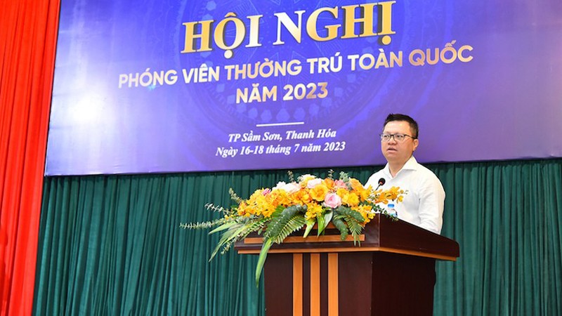 Товарищ Ле Куок Минь выступает на конференции. Фото: Тхюи Нгуен 