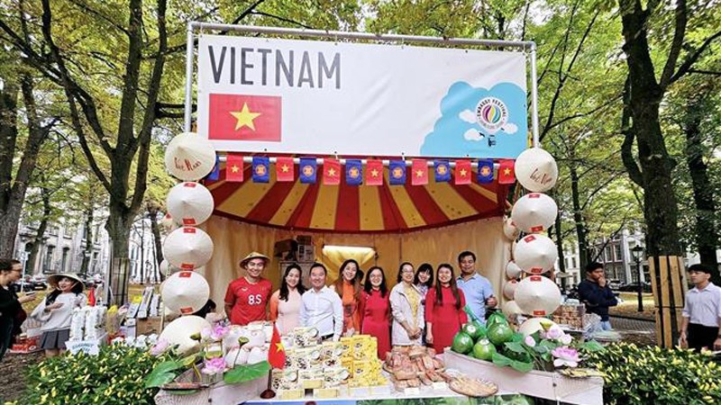 Вьетнамский стенд на фестивале. Фото: ВИА
