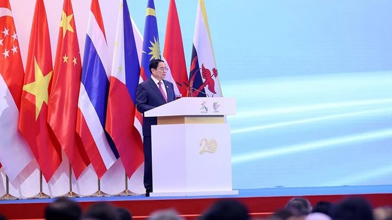 Премьер-министр Фам Минь Тьинь выступает на открытии CAEXPO и CABIS 2023 года. 