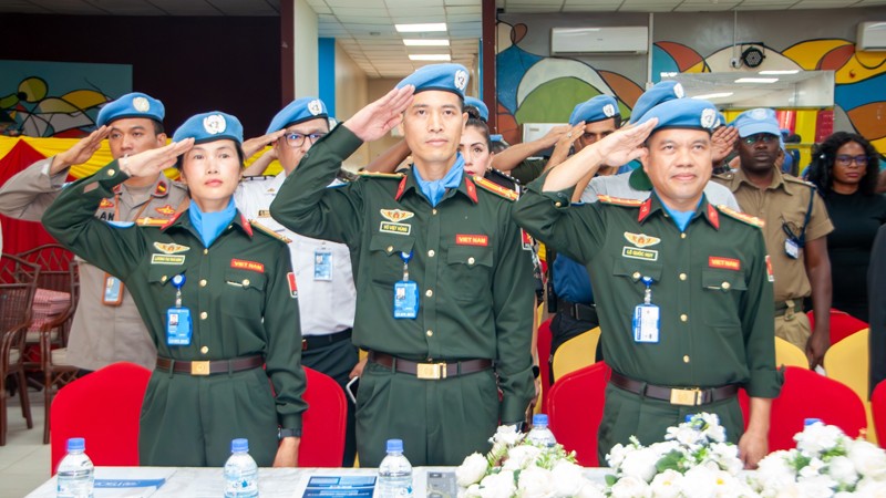 Вьетнамские офицеры на церемонии. Фото: ВИА