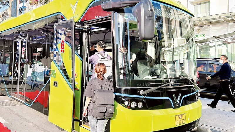 Пассажиры выбирают электробусы благодаря их удобству и экологичности.