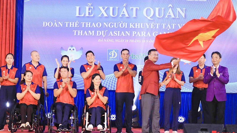 На церемонии проводов вьетнамской спортивной делегации для участия в ASIAN Para Games 4. 