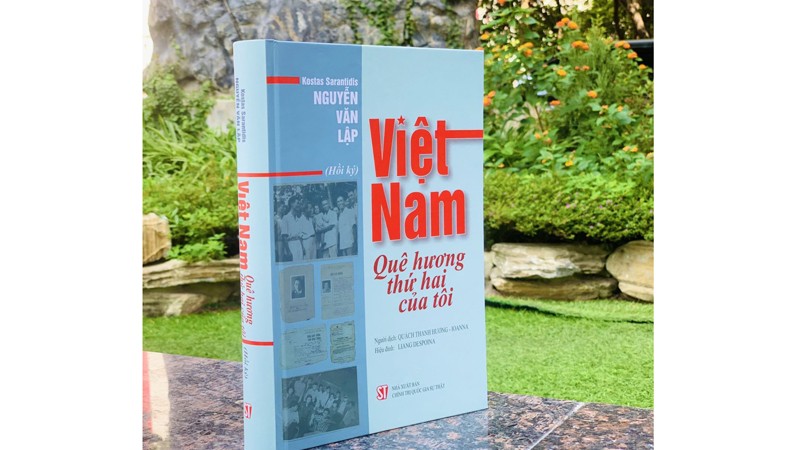 Книга «Вьетнам – моя вторая родина» Героя Народных вооруженных сил Костаса Нгуен Ван Лапа. Фото: ВИА