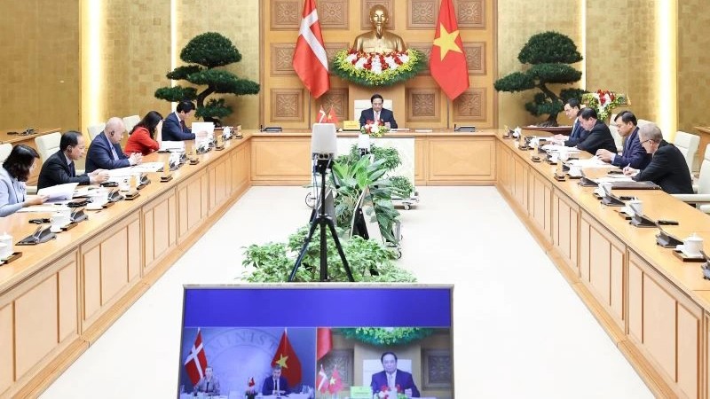 Вечером 1 ноября Премьер-министр Фам Минь Тьинь провел онлайн-переговоры с Премьер-министром Дании Метте Фредериксен, на которых Вьетнам и Дания объявили об установлении зеленого стратегического партнерства. 