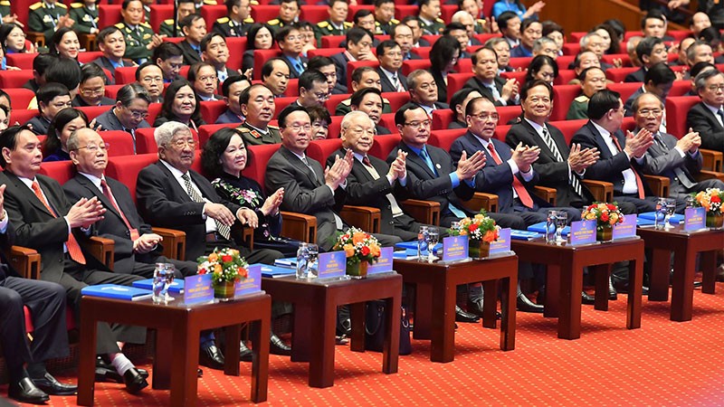 Делегаты на пленарном заседании 13-й конференции профсоюзов Вьетнама. 