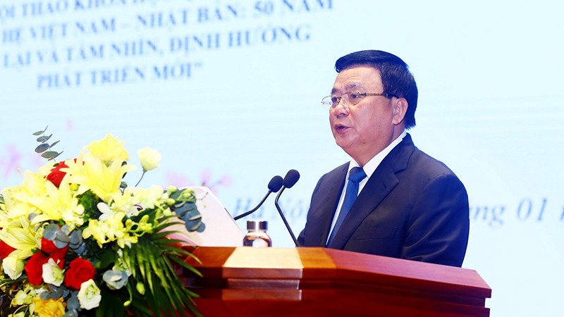Директор Государственной политической академии имени Хо Ши Мина Нгуен Суан Тханг выступает на семинаре. Фото: ВИА 