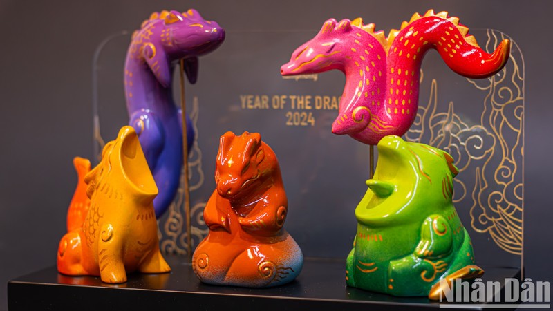 «Год дракона» – проект по случаю Тэта Жап Тхин, включающий пять миленьких драконов, которые выражают эмоции так же, как и лица людей. 