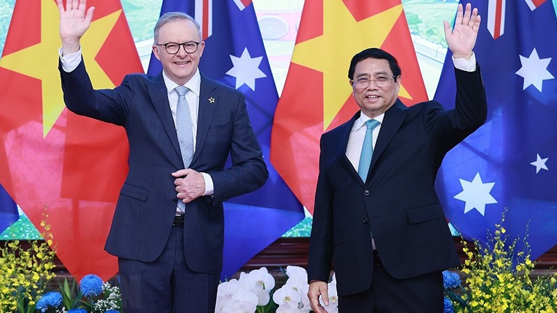Премьер-министр Вьетнама Фам Минь Тьинь (справа) и Премьер-министр Австралии Энтони Альбанезе. Фото: ВИА