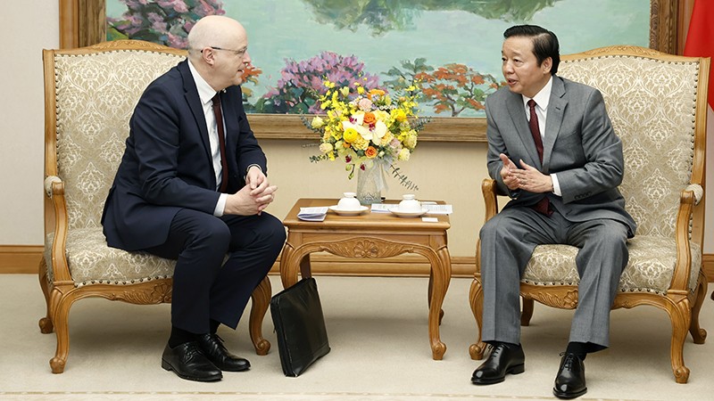 Вице-премьер Чан Хонг Ха и Посол Финляндии во Вьетнаме Кейо Норванто. Фото: ВИА
