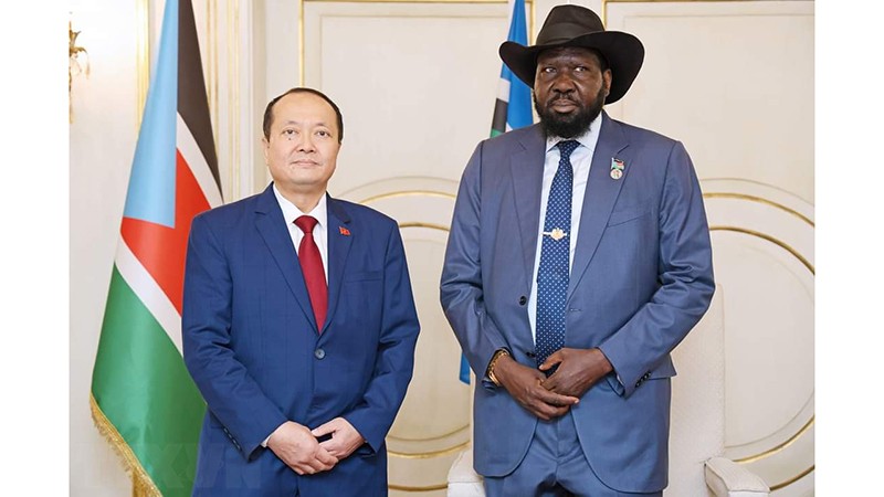 Президент Южного Судана Киир Маярдит (справа) и Посол Нгуен Хюи Зунг. Фото: ВИА