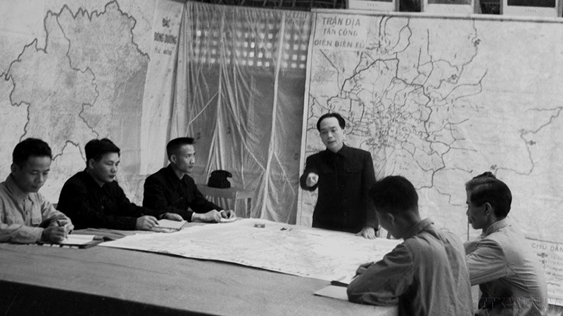 Генеральный штаб Вьетнамской народной армии обсуждает план боевых действий. Фото: ВИА