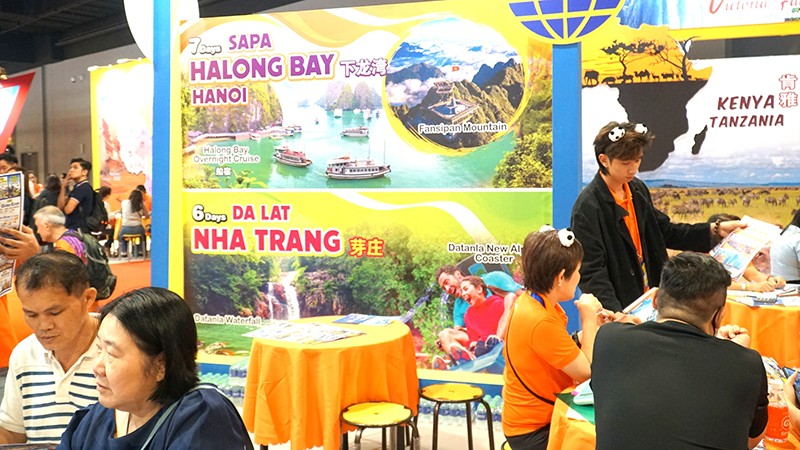 Знаменитые туристические направления Вьетнама представлены на ярмарке. Фото: ВИА 
