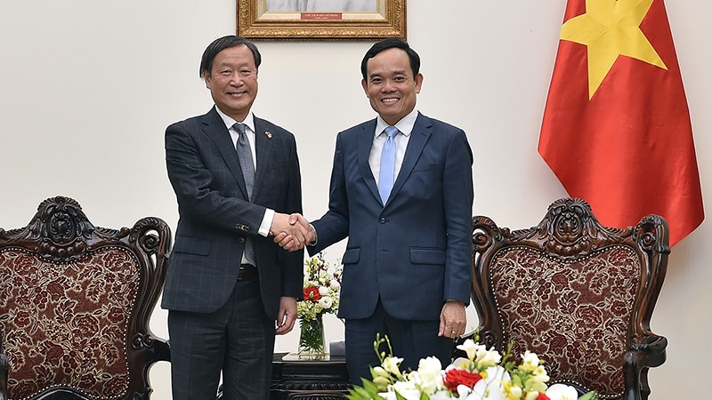Вице-премьер Чан Лыу Куанг (справа) и Вице-президент JICA Ямада Джуничи. Фото: VGP