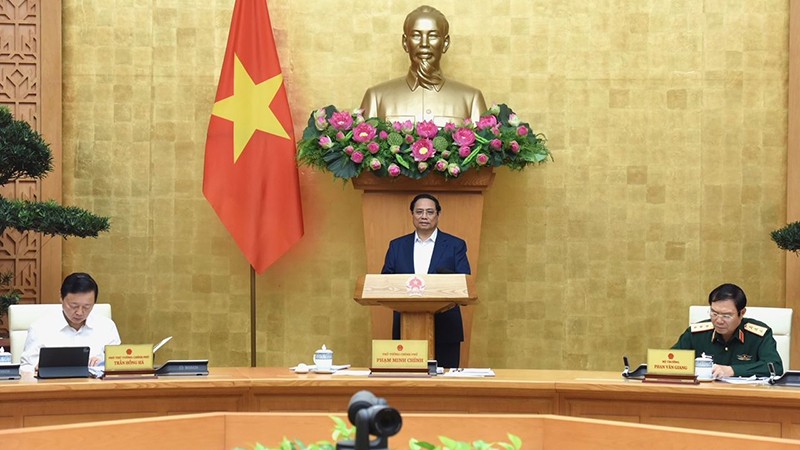 Премьер-министр Фам Минь Тьинь выступает на заседании. Фото: Чан Хай 