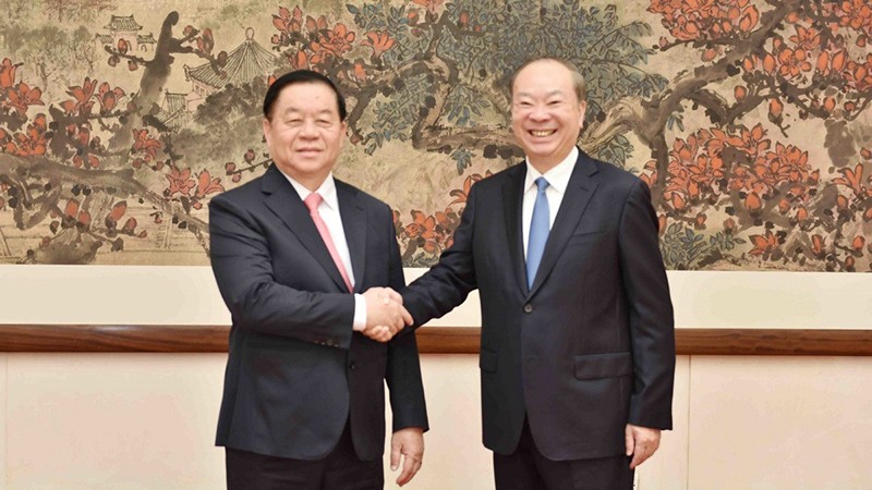Товарищ Нгуен Чонг Нгиа (слева) и Секретарь Парткома провинции Гуандун Хуан Куньмин. Фото: ВИА