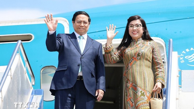 Премьер-министр Фам Минь Тьинь с супругой Ле Тхи Бить Чан. Фото: ВИА