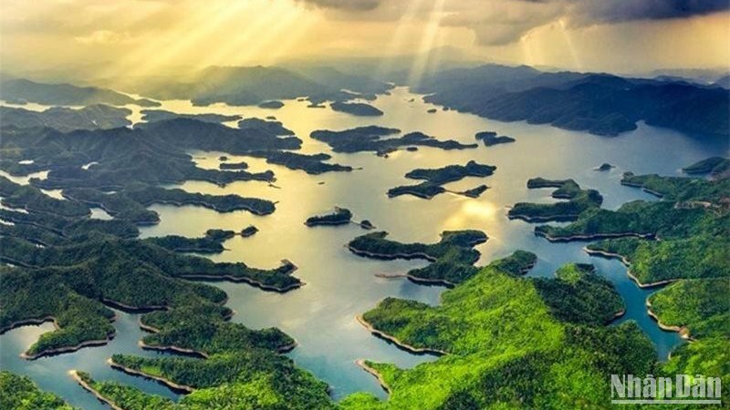 Озеро Тадунг – один из 44 пунктов наследия трех туристических маршрутов по геопарку Дакнонг. 