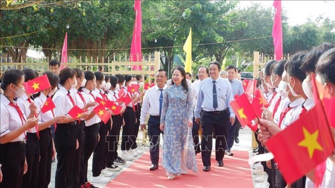 Вице-президент Вьетнама Во Тхи Ань Суан принимает участие в праздновании Дня великого национального единства в провинции Анжанг. Фото: ВИА