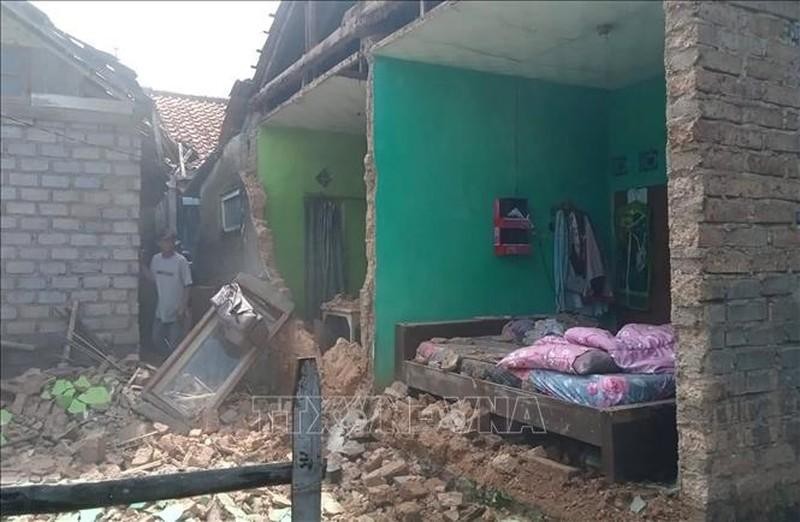 Дом поврежден после землетрясения в округе Чианджур провинции Западная Ява (Индонезия) 21 ноября. Фото: Cиньхуа/ВИА