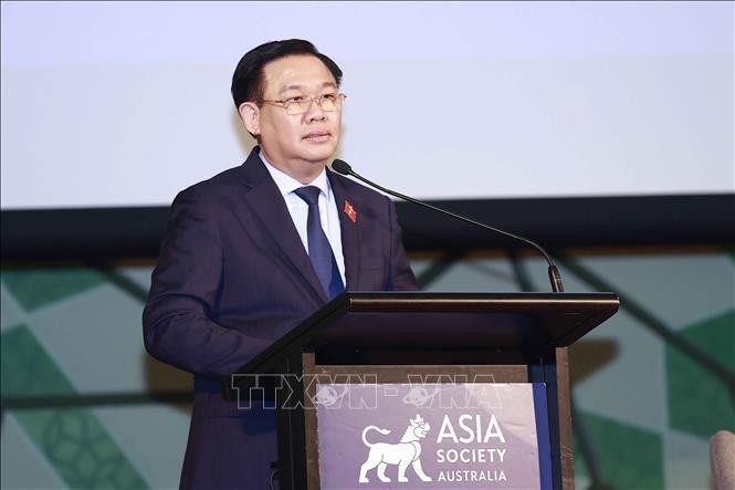 Председатель НС Выонг Динь Хюэ выступает на Форуме. Фото: ВИА