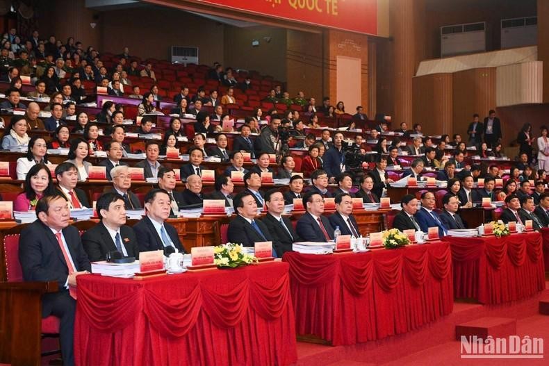 Руководители Партии и Государства принимают участие в семинаре. Фото: Зюи Линь