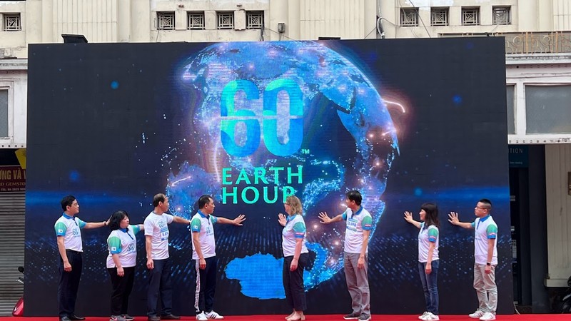 Делегаты запускают кампанию «Час Земли-2023». Фото: Лам Жанг