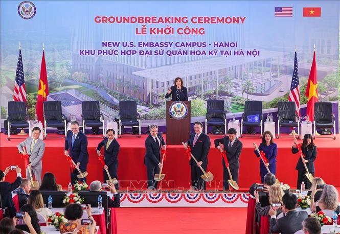 Делегаты на церемонии закладки первого камня Посольства США. Фото: ВИА