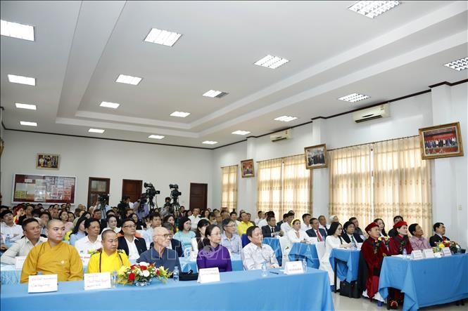 Многочисленные вьетнамцы в Лаосе и представители стран на мероприятии. Фото: ВИА