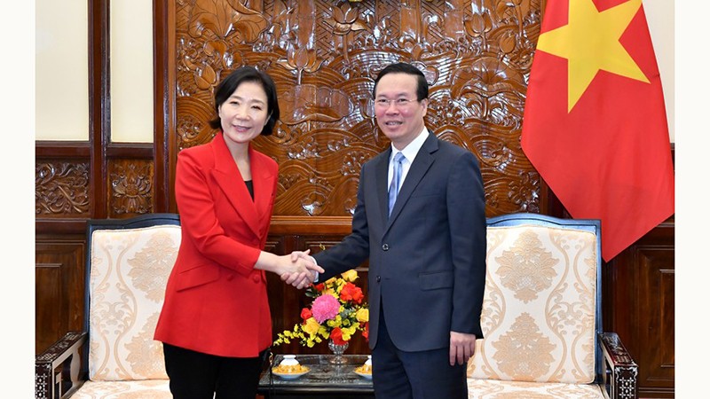 Президент Во Ван Тхыонг и Посол Южной Кореи во Вьетнаме О Ен Чжу. Фото: Данг Кхоа