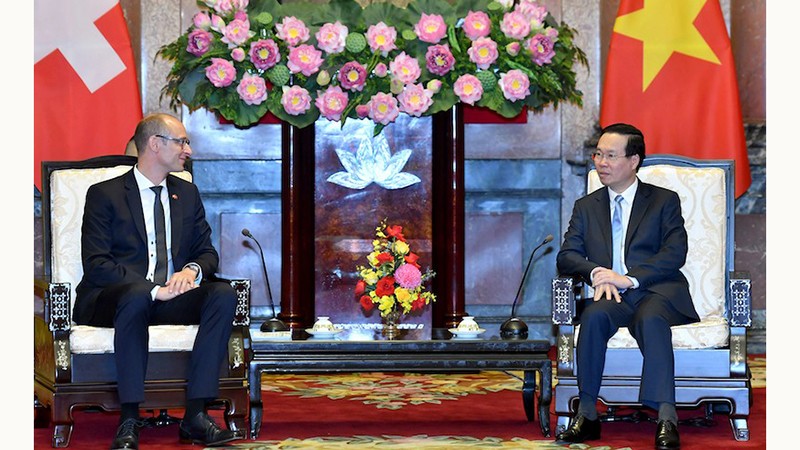 Президент Во Ван Тхыонг (справа) и Президент Национального совета Швейцарии Мартин Кандинас. Фото: Данг Кхоа