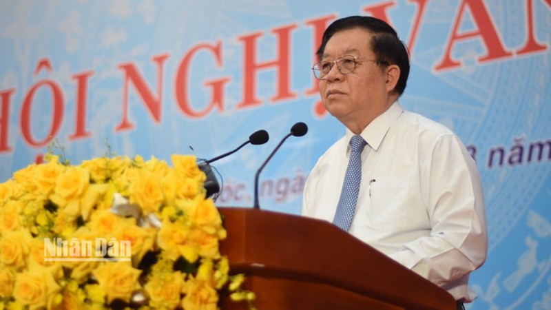 Заведующий Отделом ЦК КПВ по пропаганде и политическому воспитанию Нгуен Чонг Нгиа выступает на конференции. 