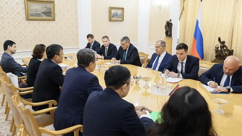 Постоянный замминистра иностранных дел Нгуен Минь Ву наносит визит вежливости главе МИД России Сергею Лаврову.