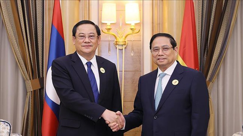 Премьер-министр Вьетнама Фам Минь Тьинь (справа) и Премьер-министр Лаоса Сонесай Сипхадон. Фото: ВИА