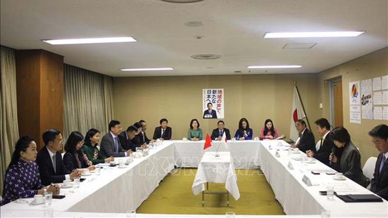 Общий вид рабочей встречи между делегацией Ханоя и руководителем ЛДП Японии. Фото: ВИА 