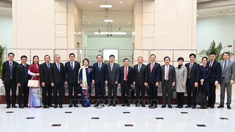 Высокопоставленная делегация города Хошимина посещает Партийную школу Шанхая. Фото: ВИА