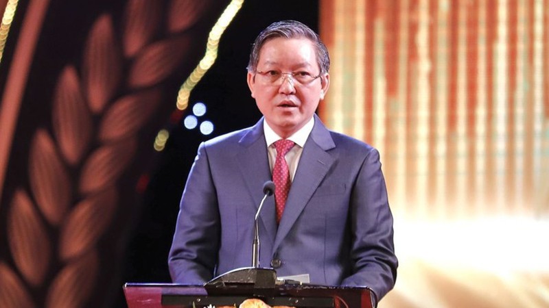 Председатель Центрального правления Общества фермеров Вьетнама Лыонг Куок Доан выступает на церемонии. 