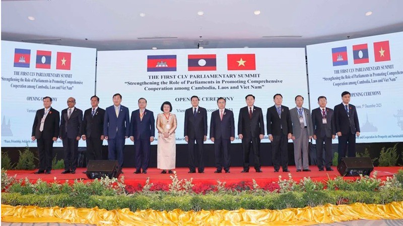 Торжественная церемония открытия первого саммита Парламентов Камбоджи, Лаоса и Вьетнама.