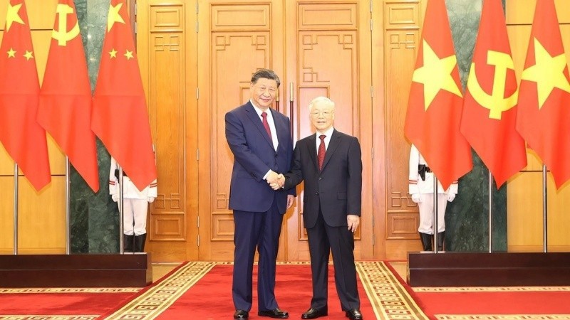Генеральный секретарь ЦК КПВ Нгуен Фу Чонг и Генеральный секретарь ЦК Коммунистической партии Китая (КПК), Председатель КНР Си Цзиньпин. Фото: ВИА
