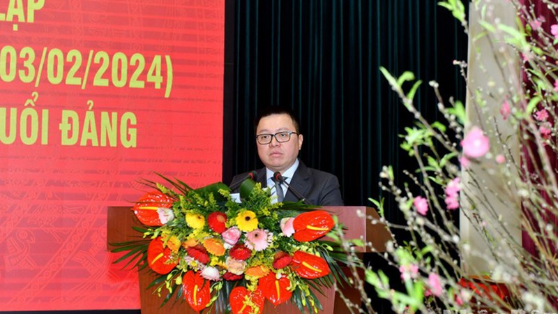 Главный редактор Ле Куок Минь выступает на церемонии. Фото: Данг Кхоа