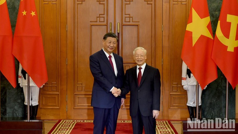 Генеральный секретарь ЦК КПВ Нгуен Фу Чонг и Генеральный секретарь ЦК КПК, Председатель КНР Си Цзиньпин. Фото: Данг Кхоа