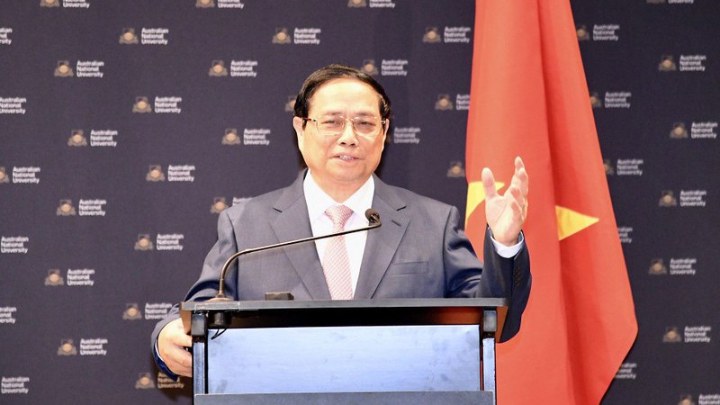 Премьер-министр Фам Минь Тьинь выступает на форуме. Фото: Тхань Жанг