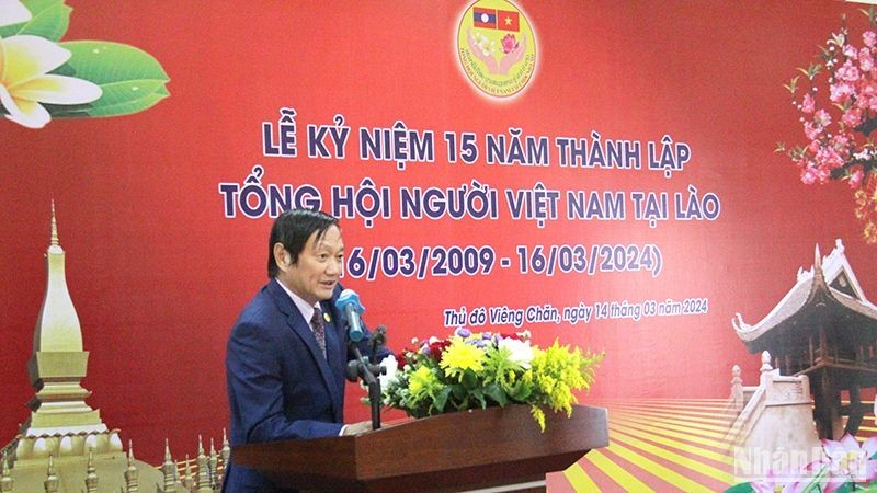 Посол Вьетнама в Лаосе Нгуен Ба Хунг выступает на церемонии. Фото: Хай Тиен