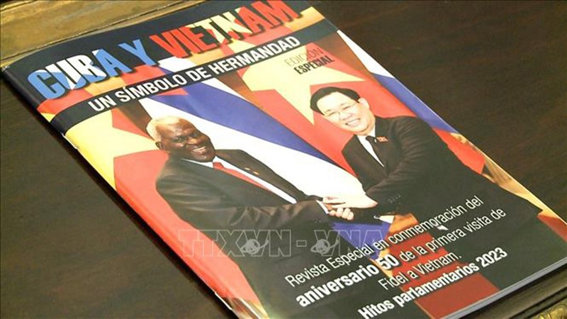 Специальный парламентский журнал «Куба и Вьетнам: символы братства». Фото: ВИА