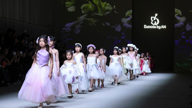 Детские костюмы бренда Eunoia by AN на Неделе моды в Шанхае. Фото: Eunoia by AN 