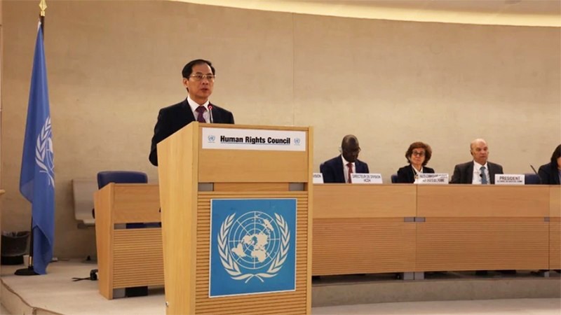 Министр иностранных дел Буй Тхань Шон выступил на заседании высокого уровня 55-й сессии Совета ООН по правам человека. Фото: ВИА