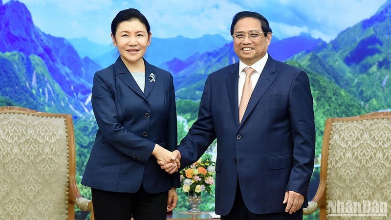 Премьер-министр Фам Минь Тьинь и Министр юстиции Китая Хэ Жун. Фото: Чан Хай