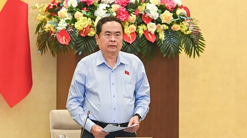 Постоянный зампредседателя НС Чан Тхань Ман выступает на заседании. Фото: Зюи Линь